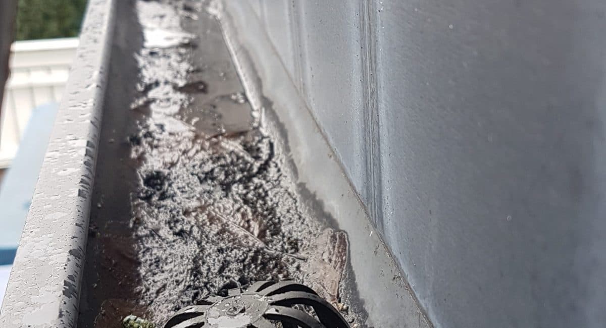 Þakrennur eftir hreinsun